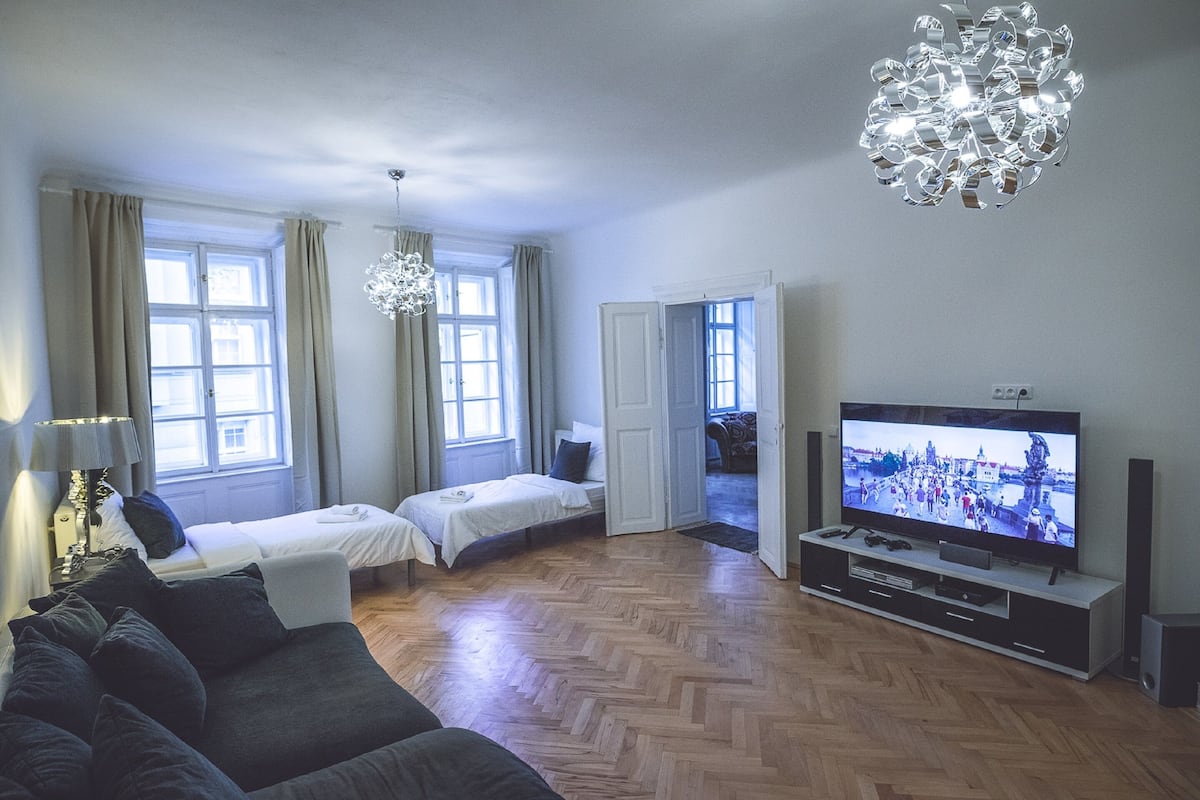 Exclusive Apartment | Living room | 40-inch Smart TV with digital channels, TV, streaming services