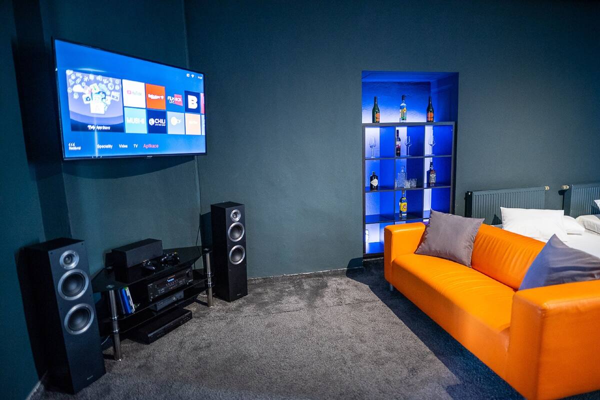 Premium Apartment, Kitchenette, City View | Living area