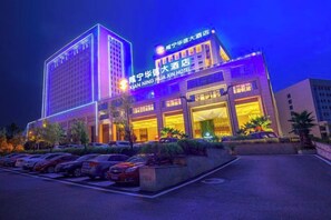 Unclassified image, 2 of 73, button - Huaxin Hotel (XIANNING)