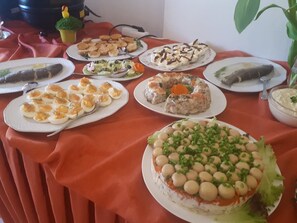 Breakfast buffet - Apartamenty Renesans (Krynica-Zdroj)
