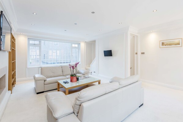 Living area - Beautiful House in Heart of Mayfair (London)