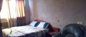 Coffres-forts dans les chambres, bureau, rideaux occultants