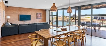 31 Inggarda Lane - Private Jetty INC Wifi