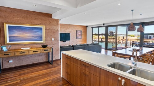 31 Inggarda Lane - Private Jetty INC Wifi