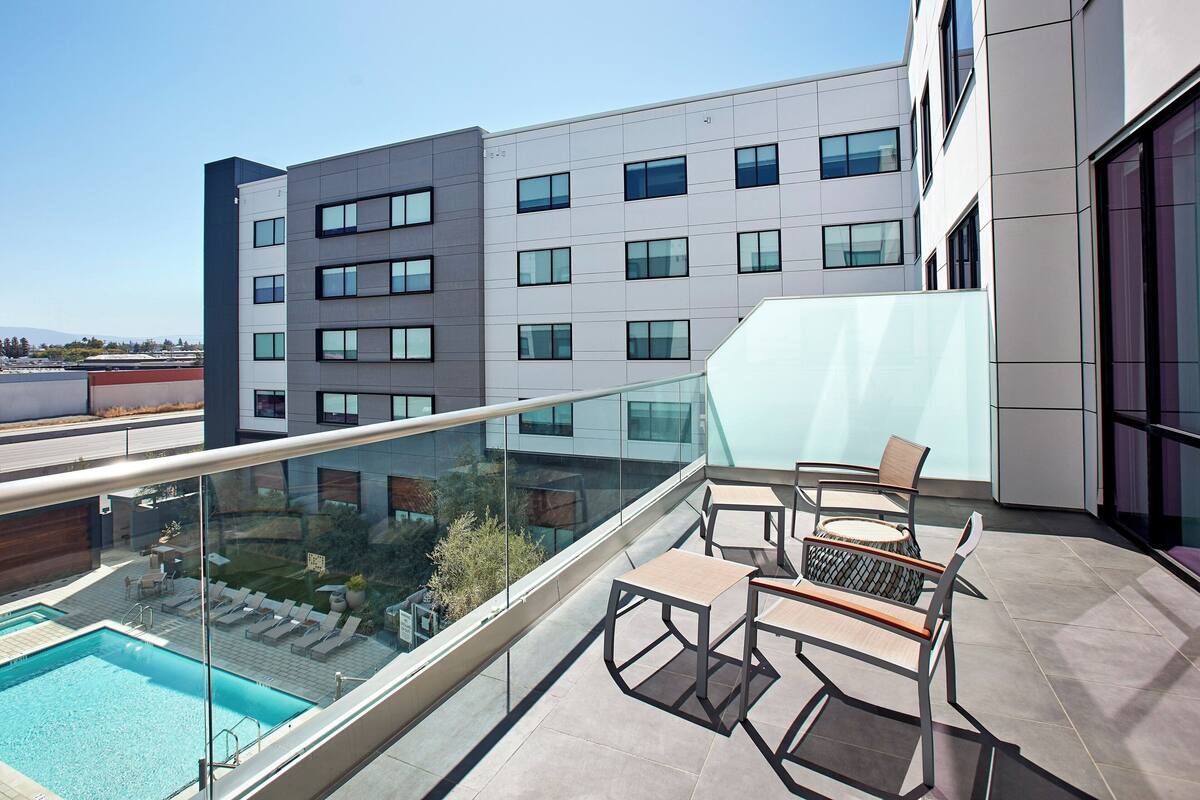Suite, 1 King Bed with Sofa bed, Balcony