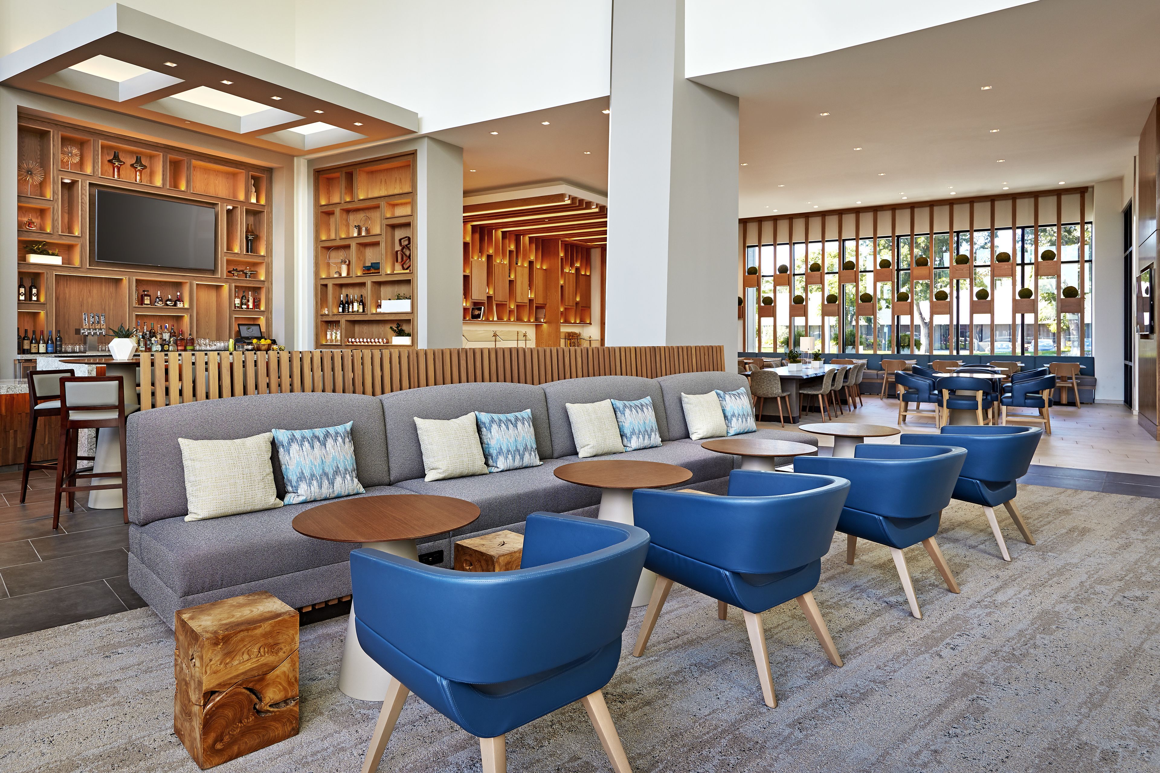 Lobby-lounge