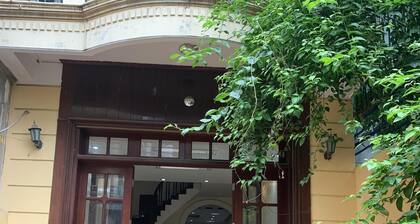 Spacious place with balcony view near Westlake