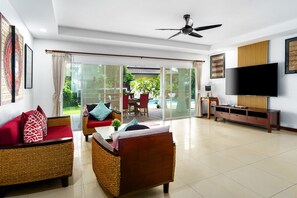 Flat-screen TV, DVD player, stereo - Corton - 2BR Boutique Pool Villa (Tambon Rawai)