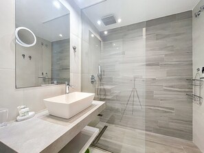 Shower, hair dryer, towels