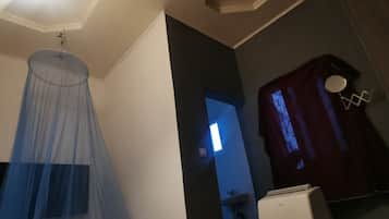 Haartrockner, HandtĂŒcher, Seife, Shampoo