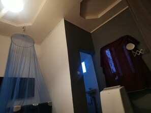 Hair dryer, towels, soap, shampoo - Nice Furnished Apartment (Libreville)