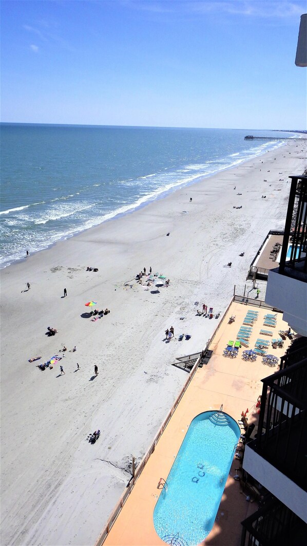 On the beach - Totally Renovated Ocean Front Condo With Indoor/Outdoor Pools (Murrells Inlet SC)