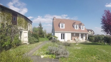 villa avec sa dependance et le jardin