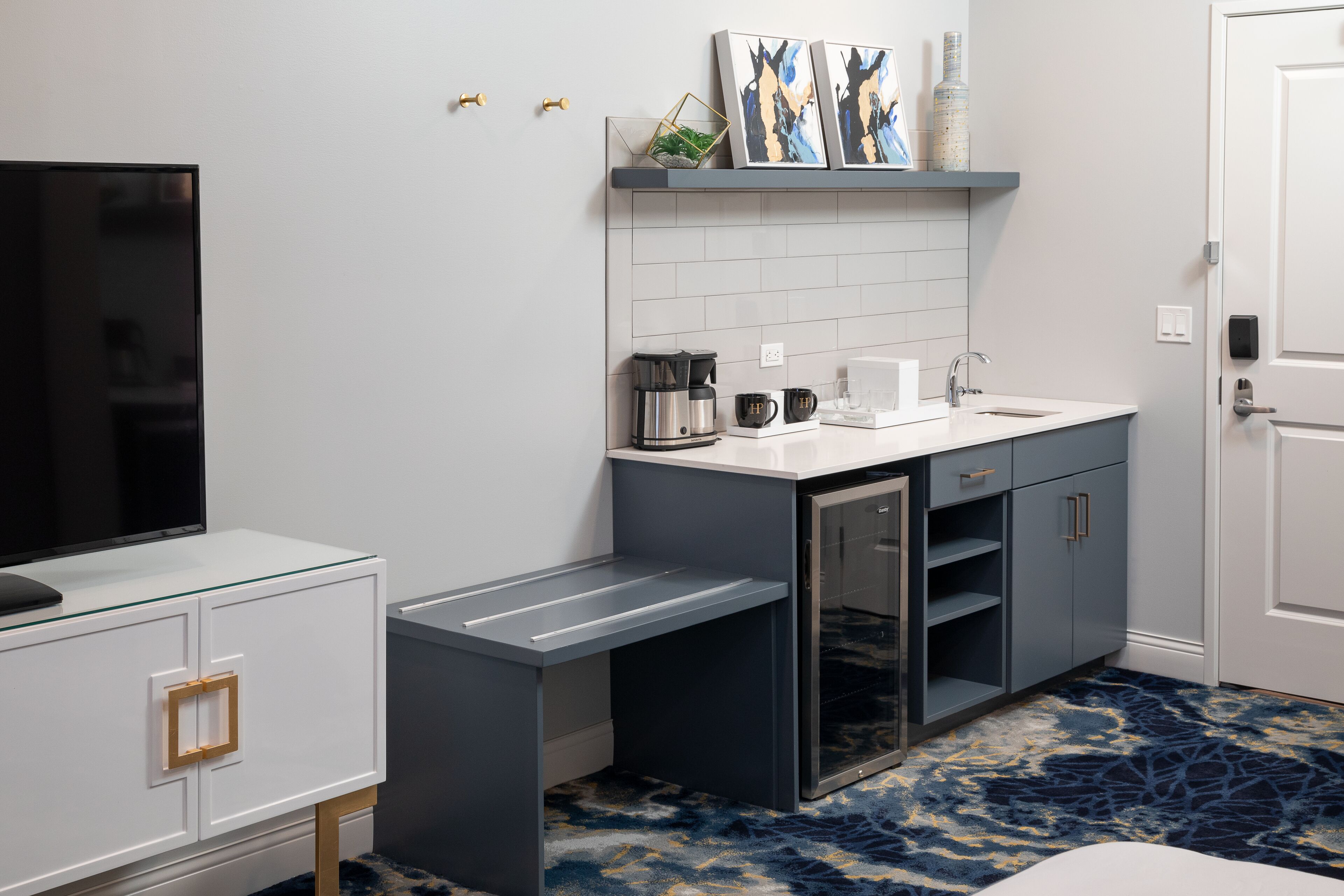 standard room, 1 king bed, city view (regal king) | 1 bedroom, premium bedding, pillow-top beds, blackout curtains