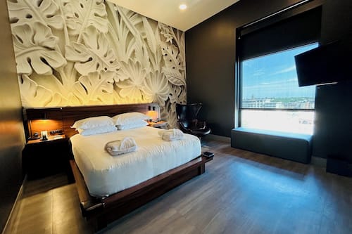 华丽客房, 1 张特大床, 河景 (Blarney Stone King) | 1 多间卧室、高档床上用品、加厚床垫、特色装修