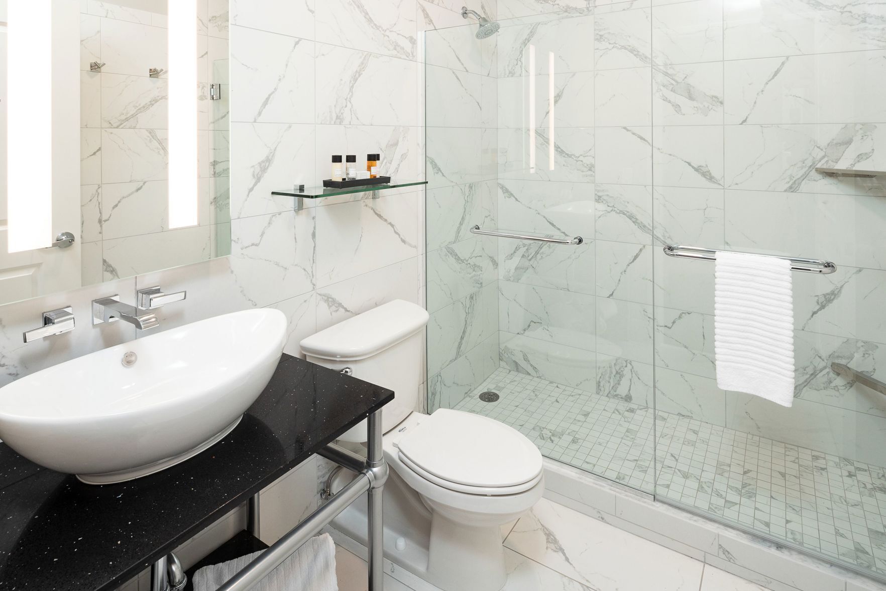 Bathroom | Free toiletries, hair dryer, bathrobes, towels