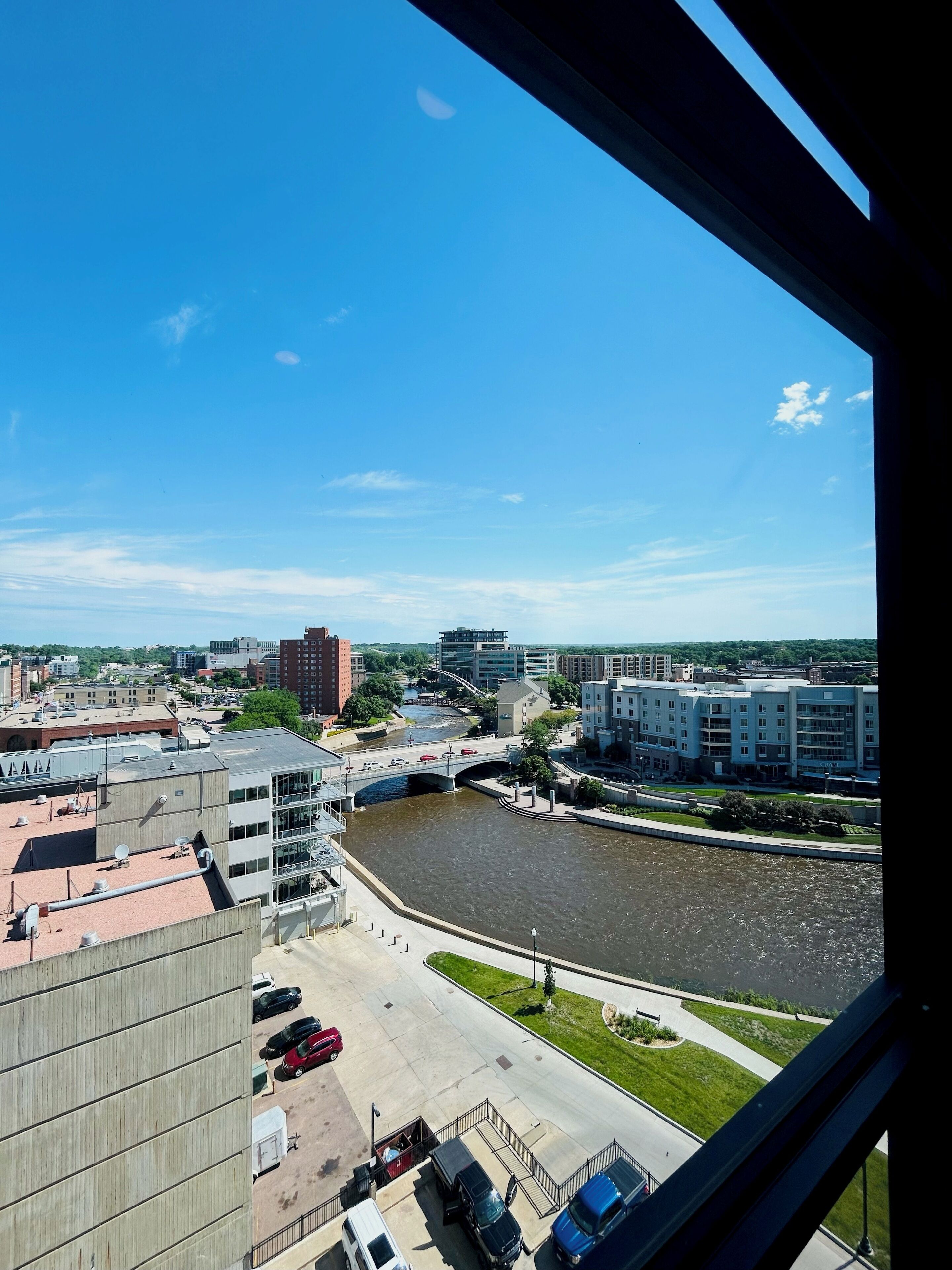 deluxe room, 1 king bed, river view (blarney stone king) | water view