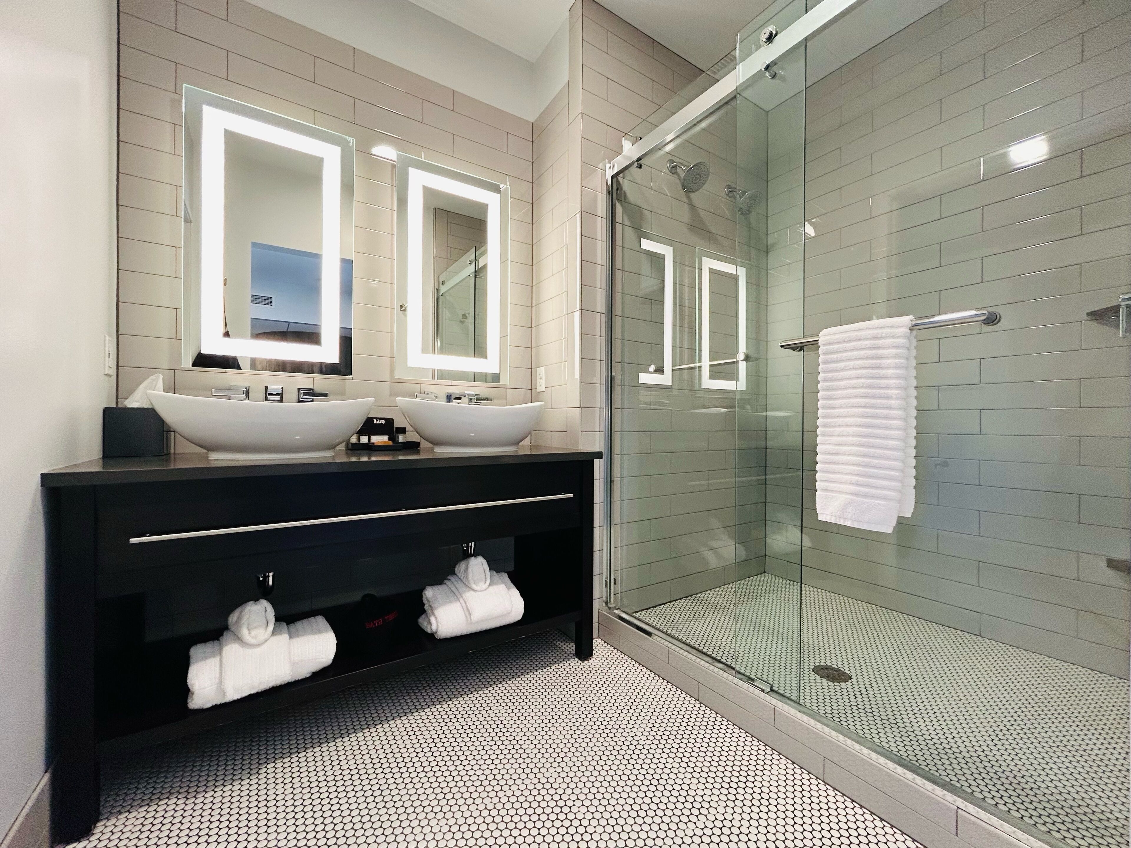 deluxe room, 1 king bed, river view (chimney king) | bathroom | free toiletries, hair dryer, towels, soap