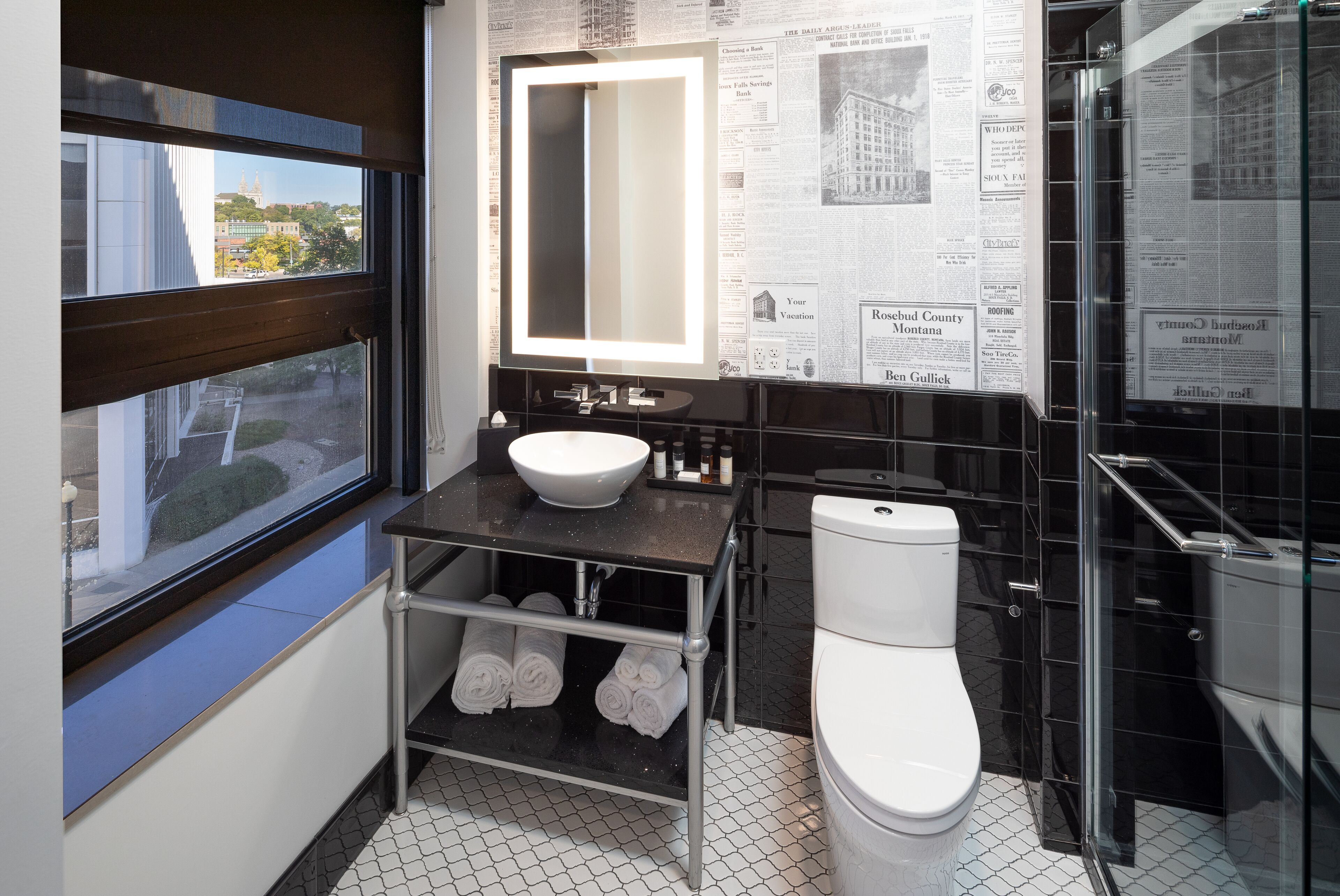 city room, 1 king bed, city view (purple reign king phillips avenue vie) | bathroom | free toiletries, hair dryer, towels, soap