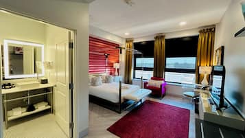 1 bedroom, premium bedding, pillowtop beds, individually decorated