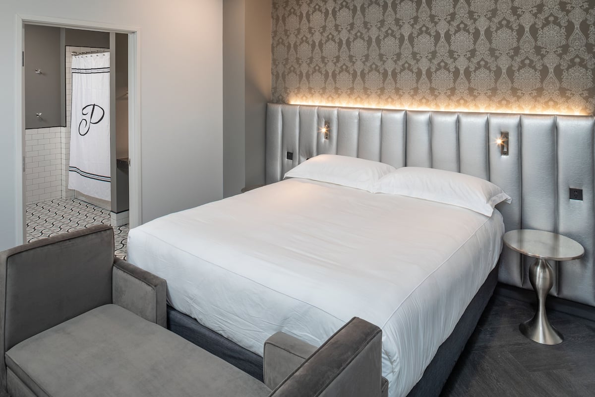 1 bedroom, premium bedding, pillow-top beds, blackout curtains