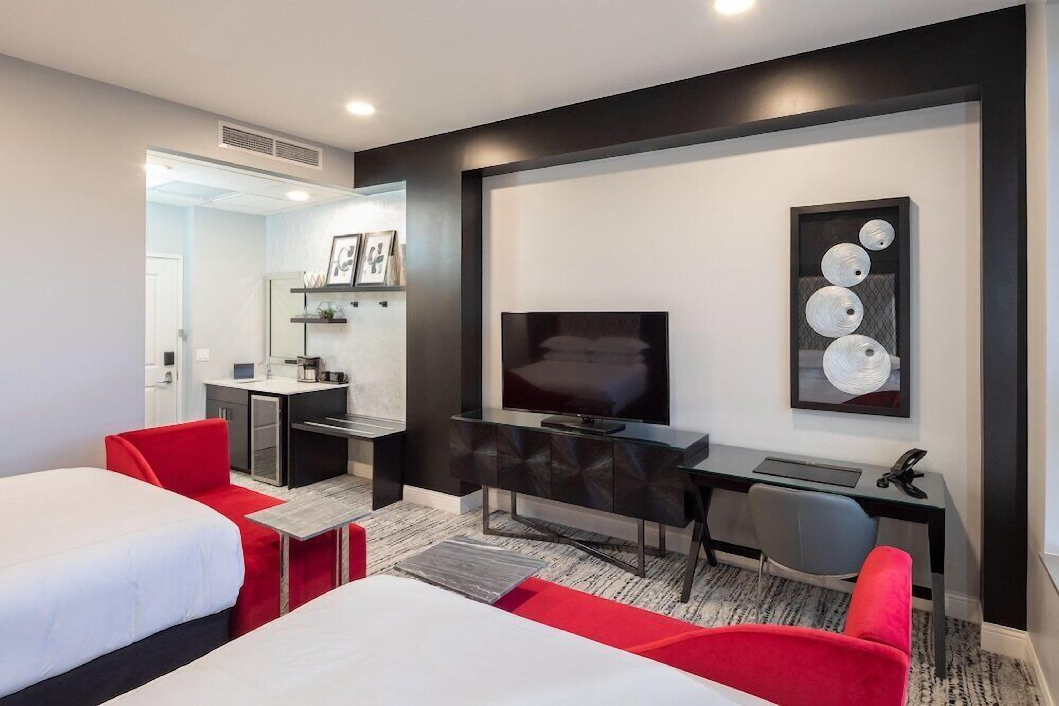 1 bedroom, premium bedding, pillowtop beds, individually decorated