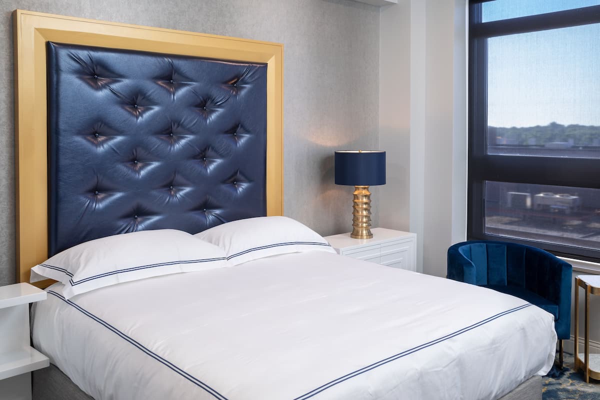 Standaard kamer, 1 kingsize bed, uitzicht op stad (Regal King) | 1 slaapkamer, luxe beddengoed, pillowtop-bedden, individueel gedecoreerd