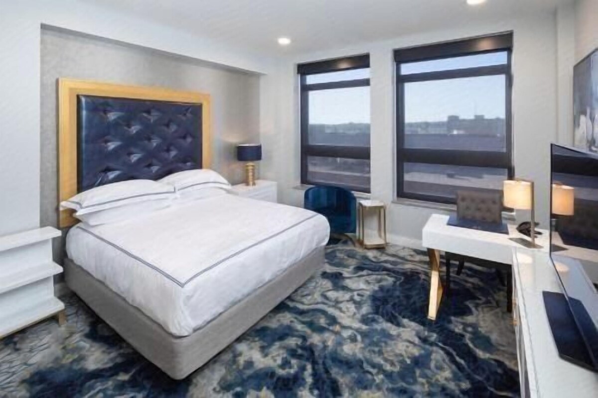 1 bedroom, premium bedding, pillowtop beds, blackout drapes