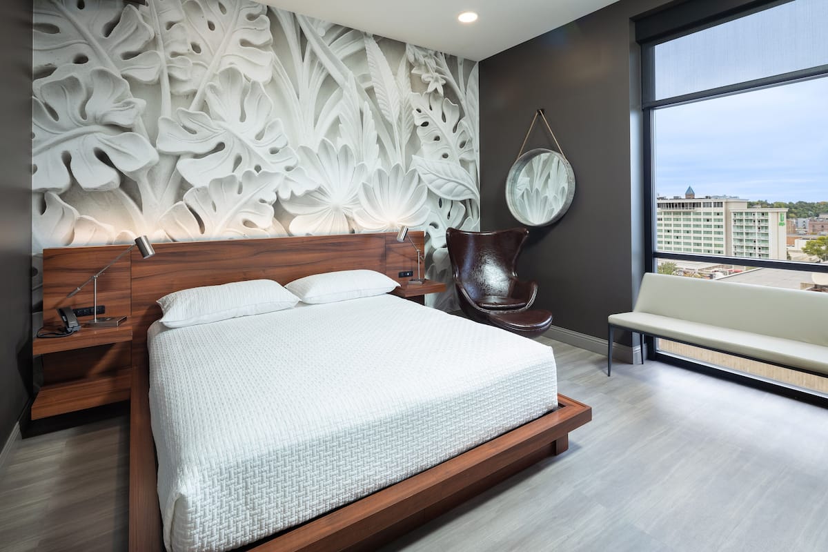 1 bedroom, premium bedding, pillow-top beds, blackout curtains