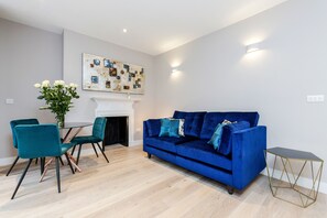 Design Apartment, 2 Double Beds, 2 Bathrooms, Garden Area | Living area - Stylish 2bed 2bath in Notting Hill (London)