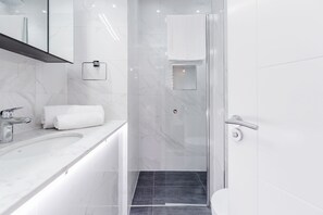 Design Apartment, 2 Double Beds, 2 Bathrooms, Garden Area | Bathroom | Combined shower/tub, free toiletries, towels, soap
