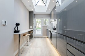 Design Apartment, 2 Double Beds, 2 Bathrooms, Garden Area | Private kitchen | Oven, stovetop, dishwasher, cookware/dishes/utensils - Stylish 2bed 2bath in Notting Hill (London)