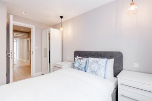 Design Apartment, 2 Double Beds, 2 Bathrooms, Garden Area