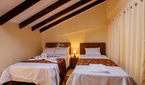 Basic Double Room, 2 Twin Beds | 20 bedrooms, in-room safe, iron/ironing board, free WiFi - Quechua Hostal de Recoleta (Cusco)