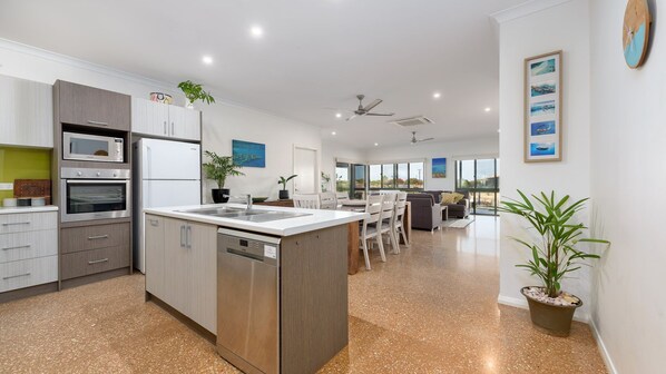 Interior - 1 Kestrel Place - Beautiful Pet-Friendly Marina Home with a Private Jetty (Exmouth)
