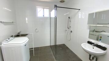 Shower, towels