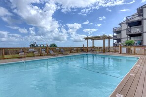 Pool - Oceanfront: King Bed, Private Beach, Big Pool (Carolina Beach)