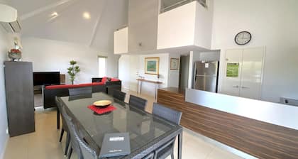 Osprey Holiday Village Unit 104 - Villa with a Pool in the Complex