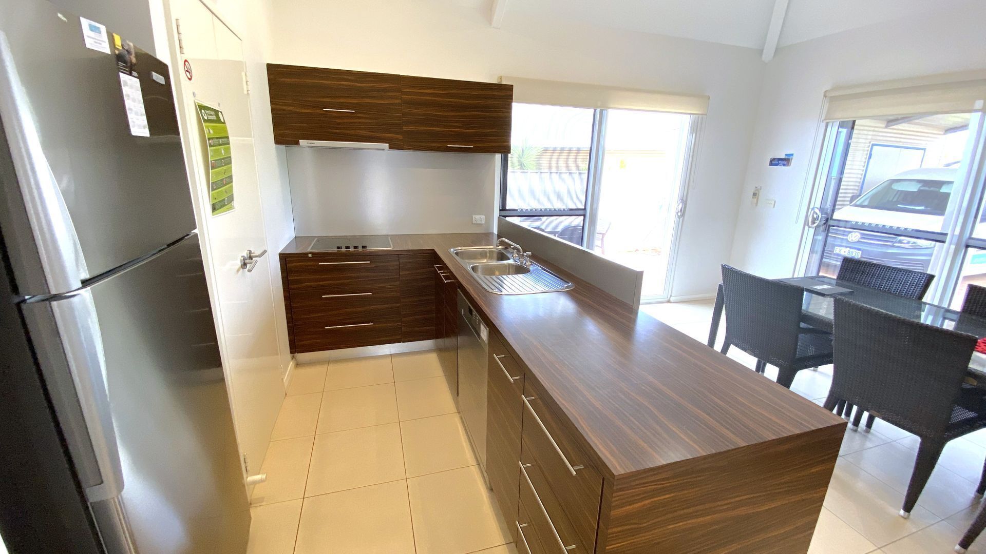 Refrigerador, microondas, placa de cocina, tostadora