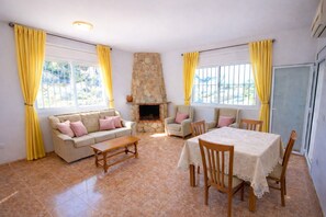 Télévision, cheminée