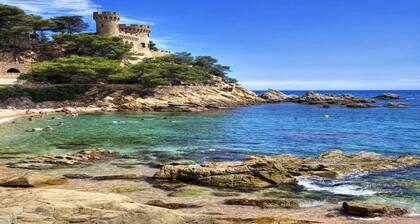 Catalunya Casas: Rentouttava Villa Lloraine Costa Bravassa, josta on näkymät vuorille. 10 hengelle!