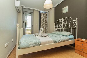 2 chambres, fer et planche à repasser, Wi-Fi gratuit, draps fournis