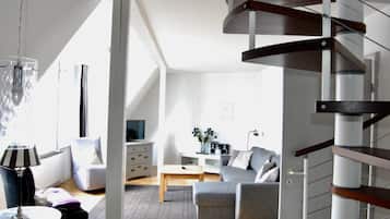 Smart-TV, Bücher, Musikbibliothek, Stereoanlage