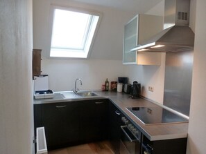 Kühlschrank, Ofen, Herdplatte, Geschirrspüler