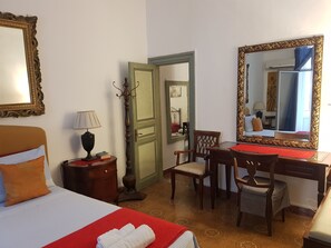 3 bedrooms, iron/ironing board, internet, bed sheets