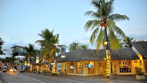 A street view of a hotel with palm trees, a McDonald's, and a sign for 'Marriott'. - New apartment in Pereybere (100 mt from the beach) (Pereybere)