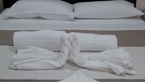 A hotel room with two beds, each with white linens and a black headboard. - VILLASIMIUS CENTRO HOLIDAY HOUSE (Villasimius)