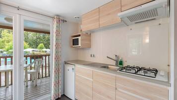 Fridge, microwave, cookware/dishes/utensils
