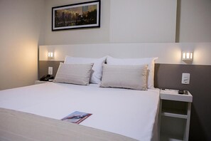 Dobbeltrom – standard, 1 queensize-seng, tilgjengelighetstilpasset | Minibar, safe på rommet, skrivebord og lydisolert