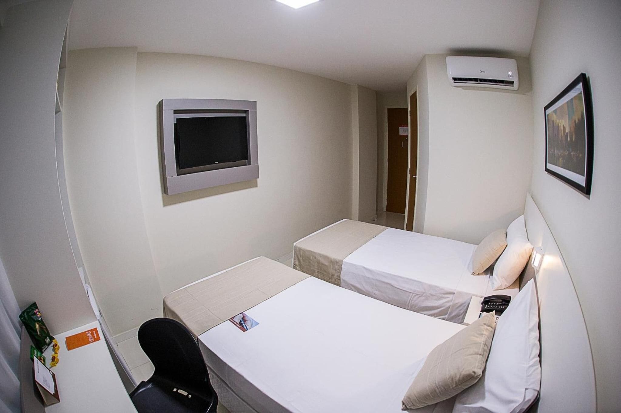 standard single room, 2 single beds | minibar, in-room safe, desk, soundproofing